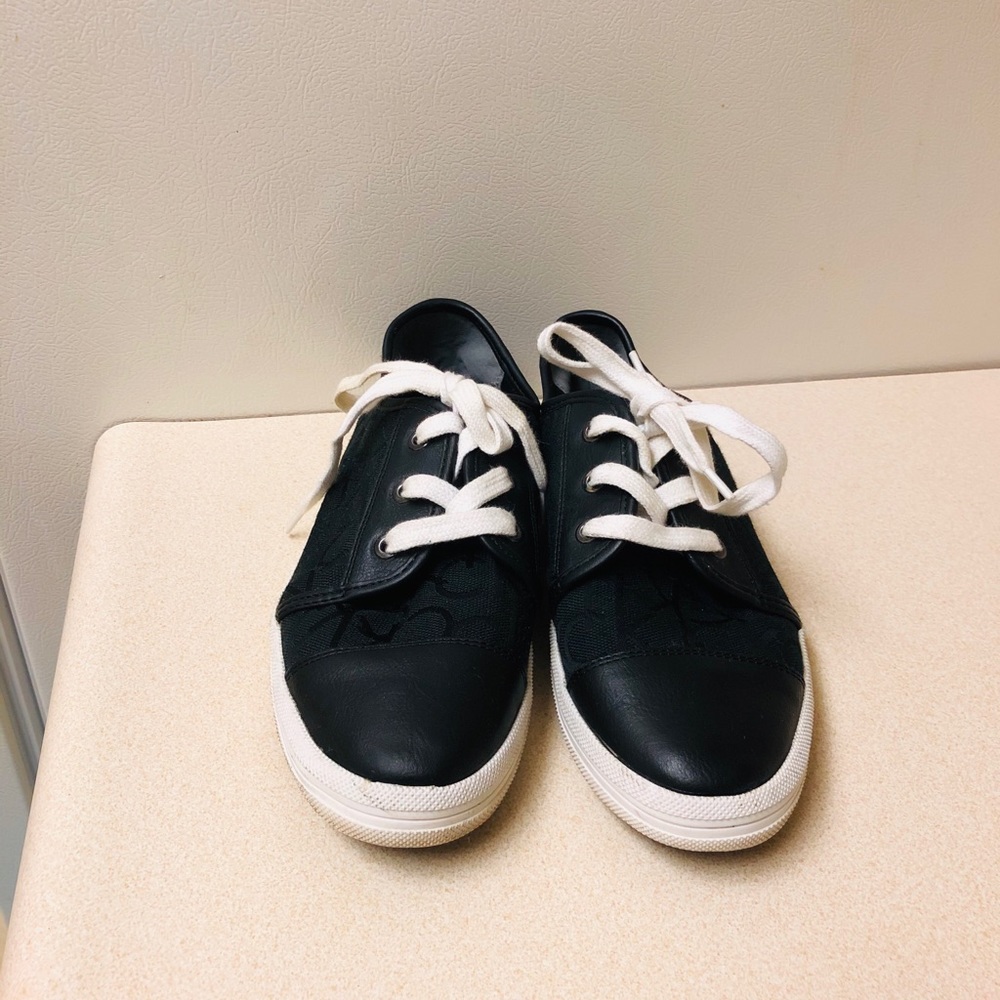 Calvin Klein 7,5 size. Good condition. See pics